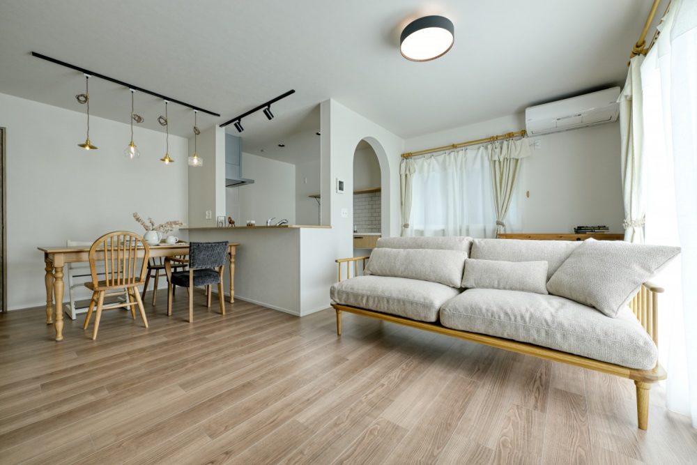 木のぬくもりを感じる、心地よいカフェのような住まい