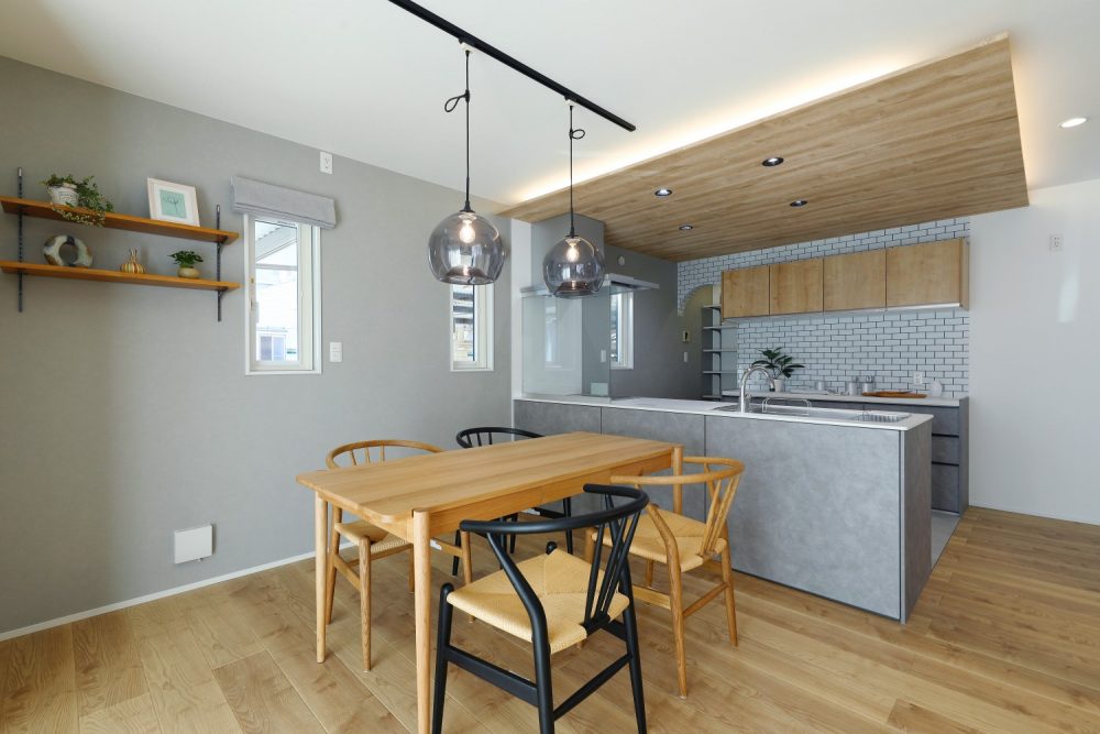 居心地の良い空間で家族が自然と集まる住まい